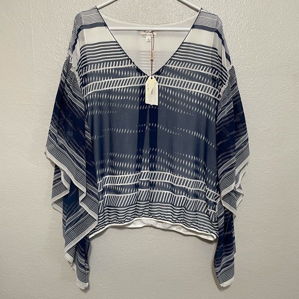 Max Studios Statement Sleeve Top NWT​​​